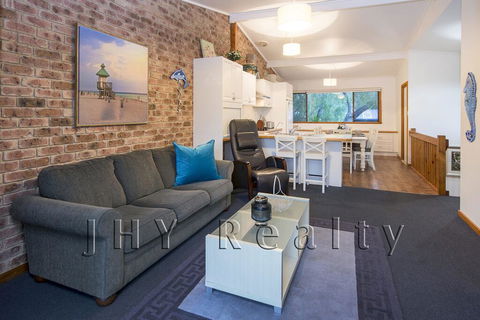 Coastal Cottage - Accommodation Gladstone 2
