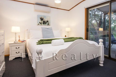 Coastal Cottage - Accommodation Gladstone 3