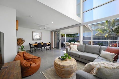 Coastal Living At Wikis - Accommodation Gladstone 0