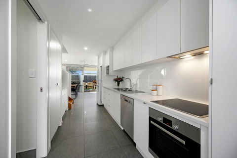 Coastal Living At Wikis - Accommodation Gladstone 3