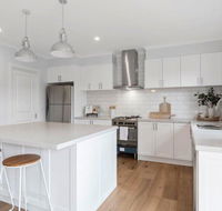 Coastal Luxury Retreat - Accommodation Gladstone