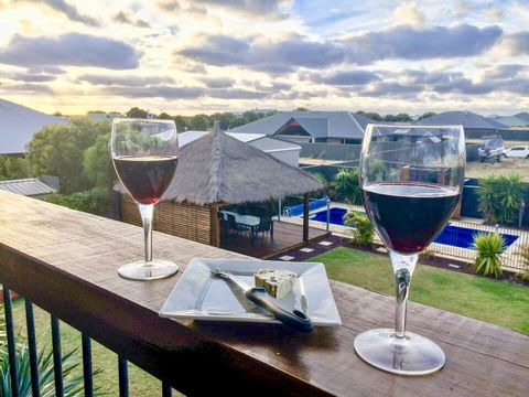 Coastal Paradise Holiday Home: Swimming Pool + WiFi - Accommodation Gladstone 0