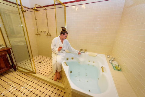 Cobb & Co Court Boutique Hotel - Accommodation Gladstone 2