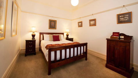 Cobb & Co Court Boutique Hotel - Accommodation Gladstone 3