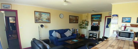 Cobden Crest Cottages - Accommodation Gladstone 0