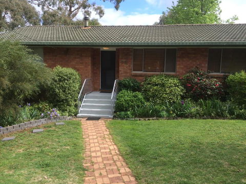 Cockatoo Corner - Armidale - Accommodation Gladstone 0