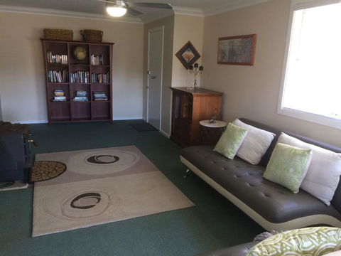 Cockatoo Corner - Armidale - Accommodation Gladstone 3