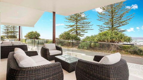 Coco De Mer Beach Villa - Accommodation Gladstone 0