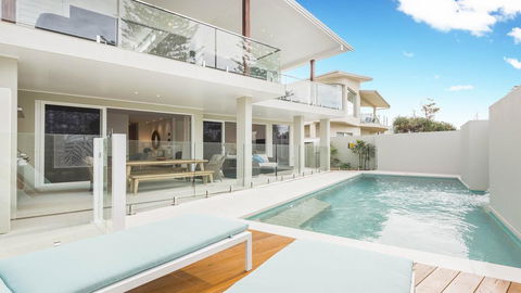 Coco De Mer Beach Villa - Accommodation Gladstone 3