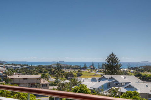 Coffs Jetty Beach House - Accommodation Gladstone 0