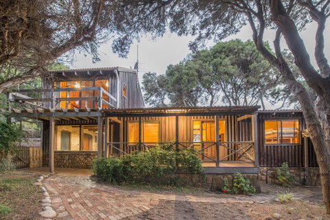 Coleys Beach House Yallingup - Accommodation Gladstone 2
