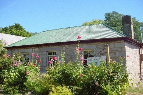 Colonial Cottages Of Ross - Accommodation Gladstone 2
