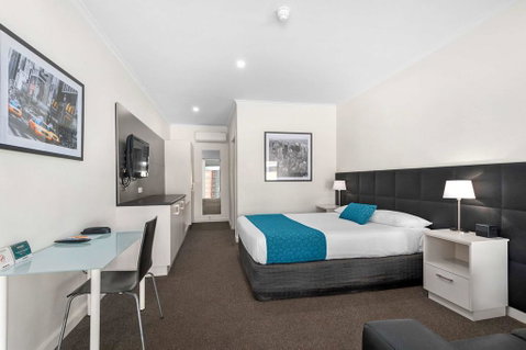 Comfort Inn & Suites Manhattan - Accommodation Gladstone 0