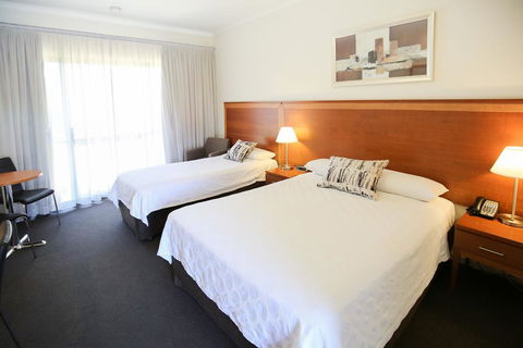Comfort Inn Deakin Palms - Accommodation Gladstone 3