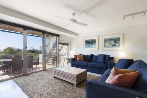 Comfortable & Stylish With Rooftop Spa - Accommodation Gladstone 3