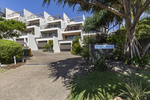 Comfortable & Stylish With Rooftop Spa - Accommodation Gladstone 0