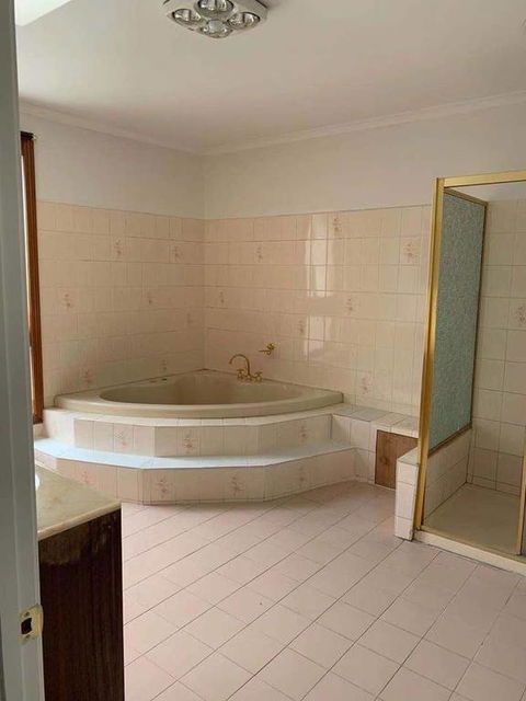 Comfortable Bedroom In Bentleigh East - Accommodation Gladstone 3