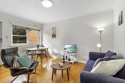 Comfy One-bedroom Unit Between City And Airport - Accommodation Gladstone 0