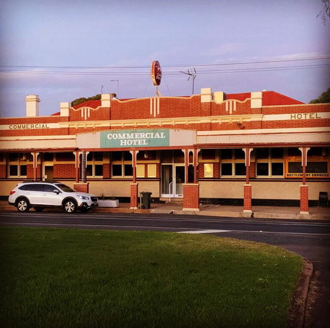 Commercial Hotel - Accommodation Gladstone 3