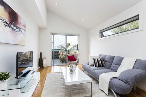 Complete Host Richmond Townhouse Collection - Accommodation Gladstone 1