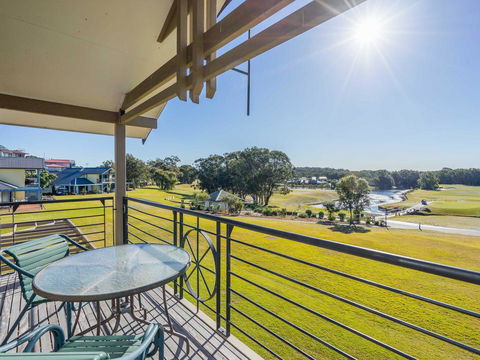 Condo 108 @ Horizons Resort & Golf, Stunning Course + Lake Views - Accommodation Gladstone 0