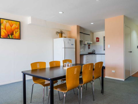 Condo 108 @ Horizons Resort & Golf, Stunning Course + Lake Views - Accommodation Gladstone 2