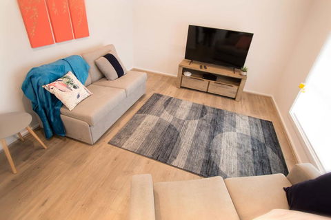 Contemporary Esprit With River Reserve Access - Accommodation Gladstone 2