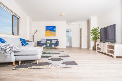 Convenient 2bed Rockdale APT Next To Station&Beach - Accommodation Gladstone 0