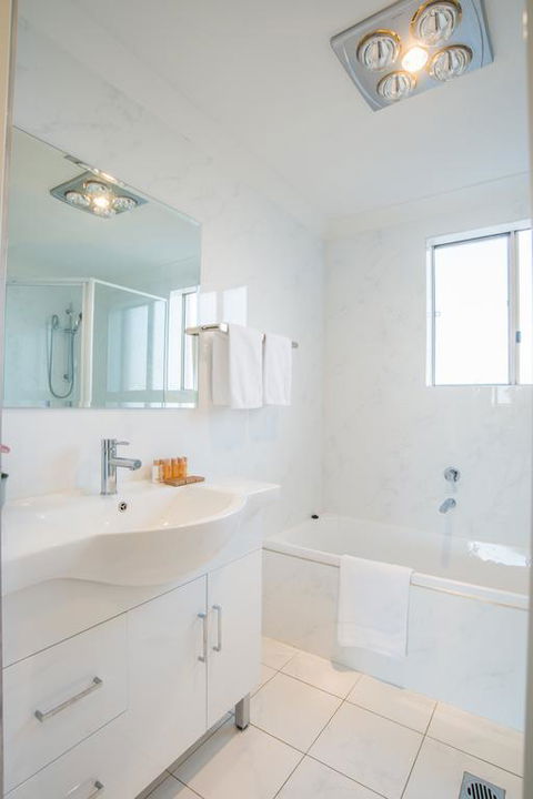 Convenient 2bed Rockdale APT Next To Station&Beach - Accommodation Gladstone 3