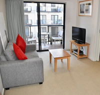 Convenient City Apartment with Pool Gym and Tennis Court - Accommodation Gladstone