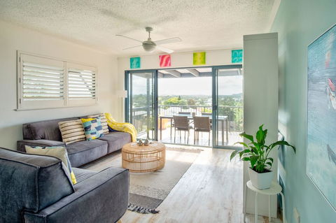 Coolum Beach 3 Level Townhouse Private Rooftop Terrace Spa Overlooking Mount Coolum - Accommodation Gladstone 2