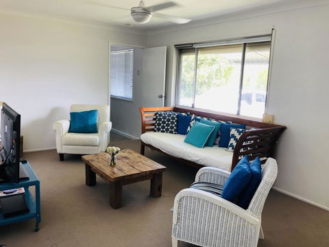 Coolum Classic Beach Shack - Pet Friendly - Accommodation Gladstone 3