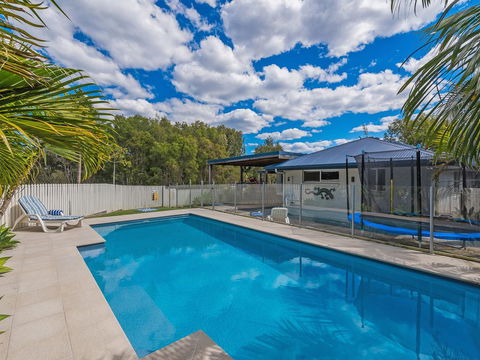 Coolum House, Pet Friendly - Accommodation Gladstone 0