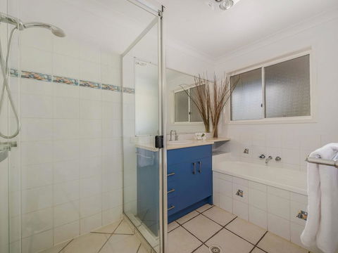 Coolum House, Pet Friendly - Accommodation Gladstone 2