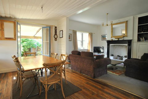 Cooma Cottage - Accommodation Gladstone 1