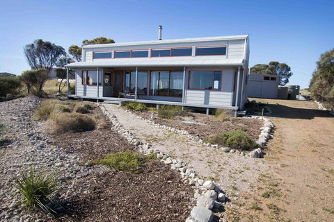 Coorong Aurora - Breathtaking Waterfront Escape - Accommodation Gladstone 2