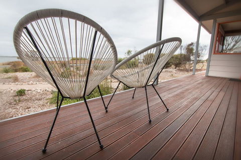 Coorong Aurora - Breathtaking Waterfront Escape - Accommodation Gladstone 3