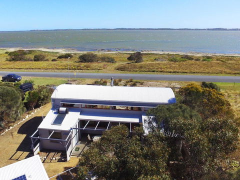 Coorong Aurora - Breathtaking Waterfront Escape - Accommodation Gladstone 1