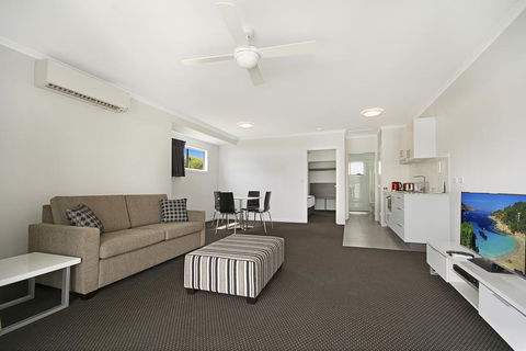Cooroy Luxury Motel Apartments - Accommodation Gladstone 0