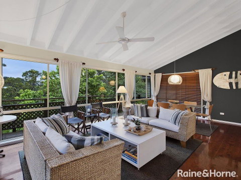 Copacabana Treehouse - 36 Oceano Street, Copacabana - Accommodation Gladstone 1