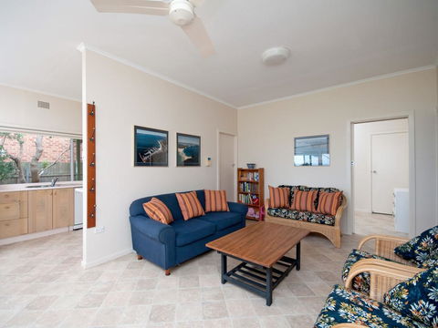 Corlette Point Road, 18, Sandy Shores - Accommodation Gladstone 2