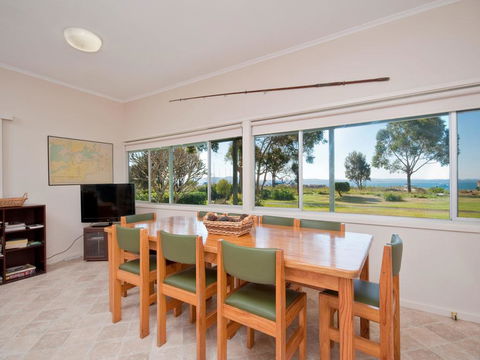 Corlette Point Road, 18, Sandy Shores - Accommodation Gladstone 3