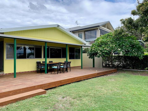 Corlette Point Road, 18, Sandy Shores - Accommodation Gladstone 0