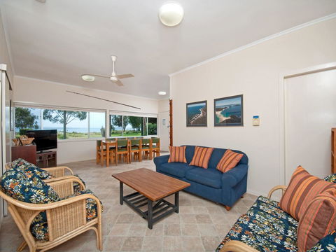 Corlette Point Road, 18, Sandy Shores - Accommodation Gladstone 1