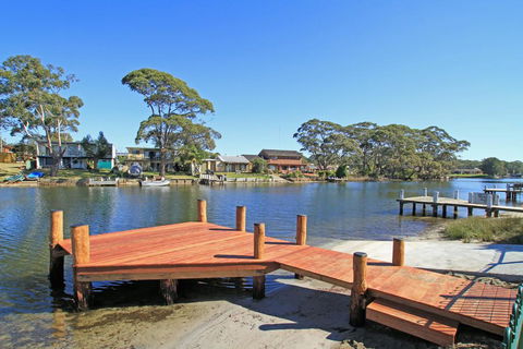 Cormorant Waterfront Home - Accommodation Gladstone 1