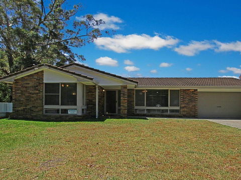 Corner Haven - Family Retreat With Outdoor Living - Accommodation Gladstone 0