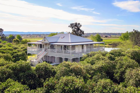 Cornwallis House - Accommodation Gladstone 0