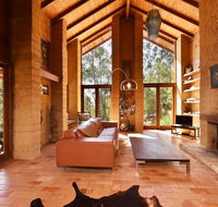 Corymbia Cottage - unique quirky private a guest favourite - Accommodation Gladstone