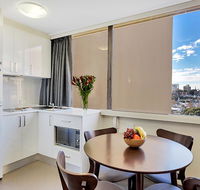 Cosmopolitan apartment at College St - Accommodation Gladstone