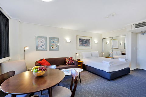 Cosmopolitan Apartment At College St - Accommodation Gladstone 1